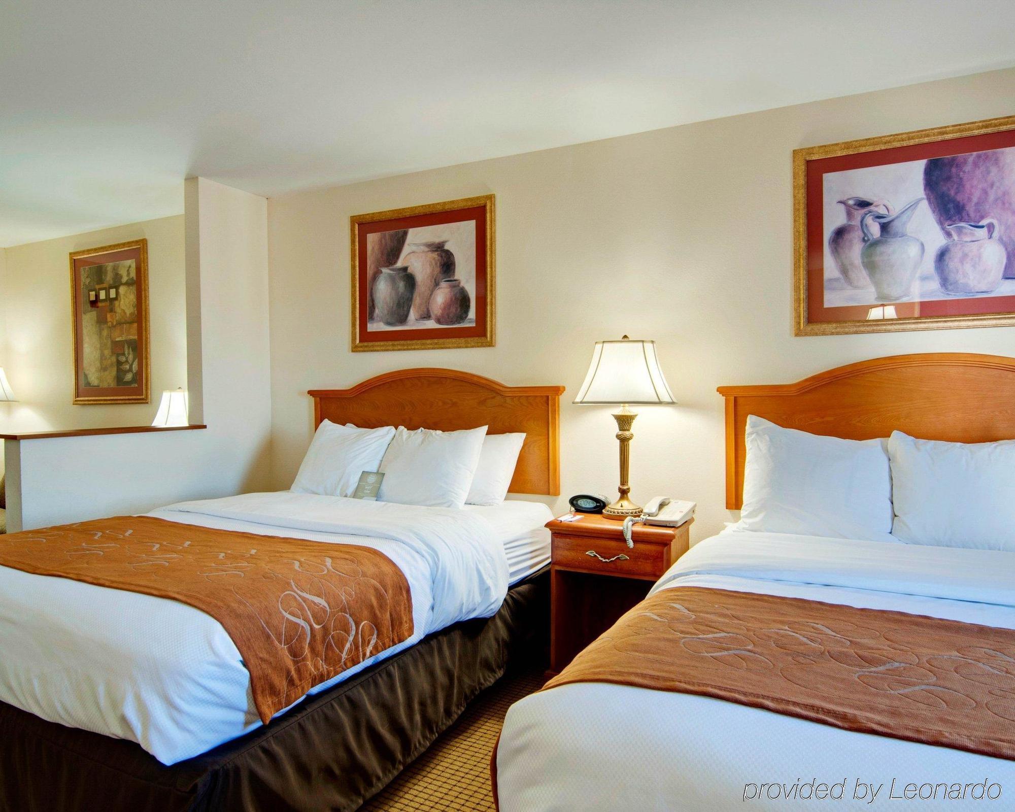 Comfort Suites Уитвил Екстериор снимка