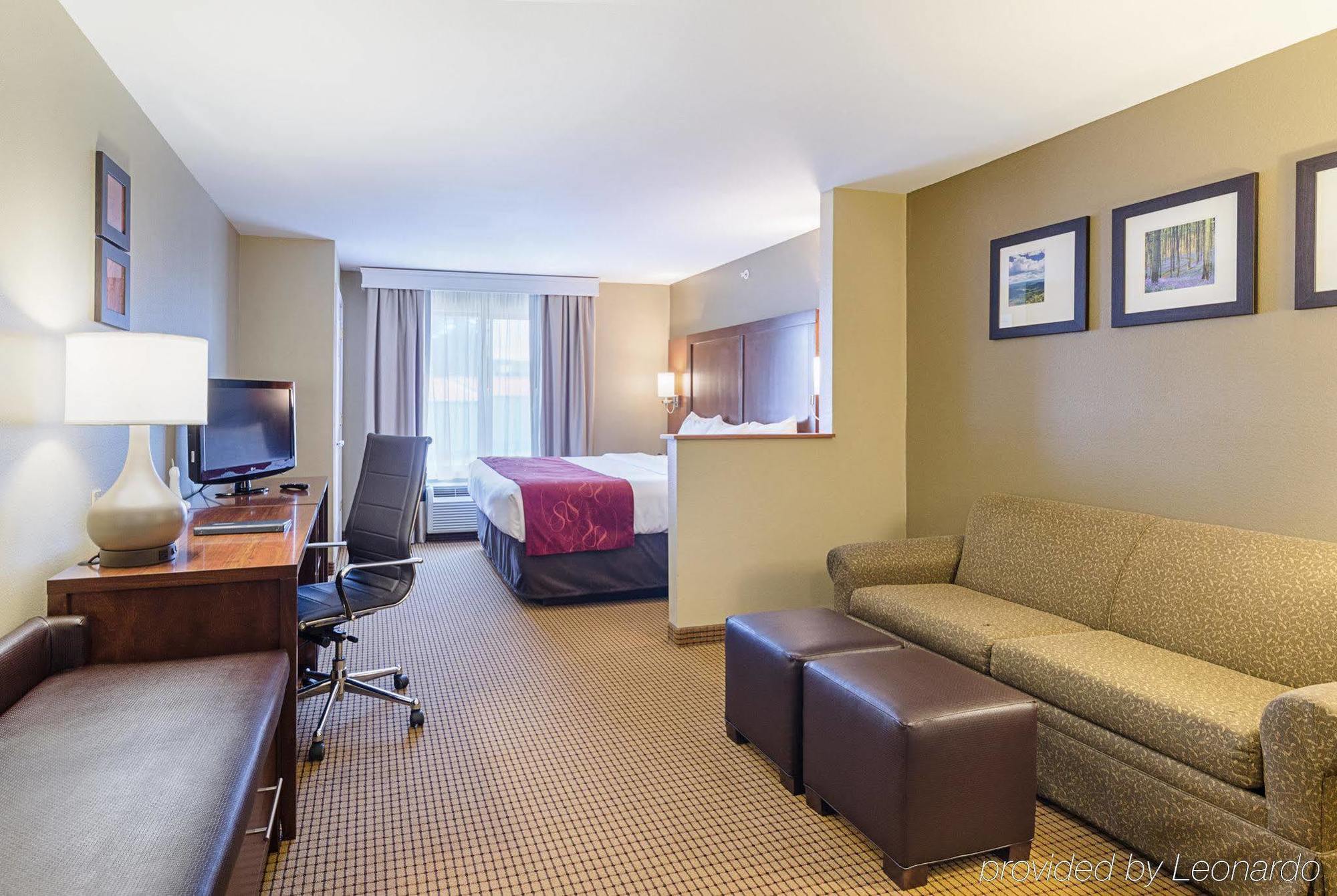 Comfort Suites Уитвил Екстериор снимка