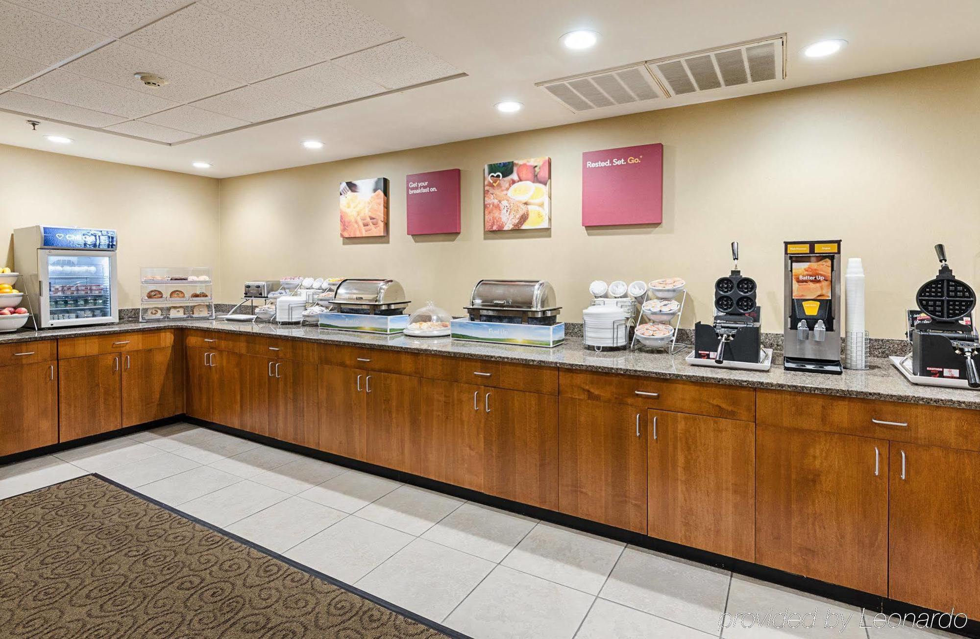 Comfort Suites Уитвил Екстериор снимка