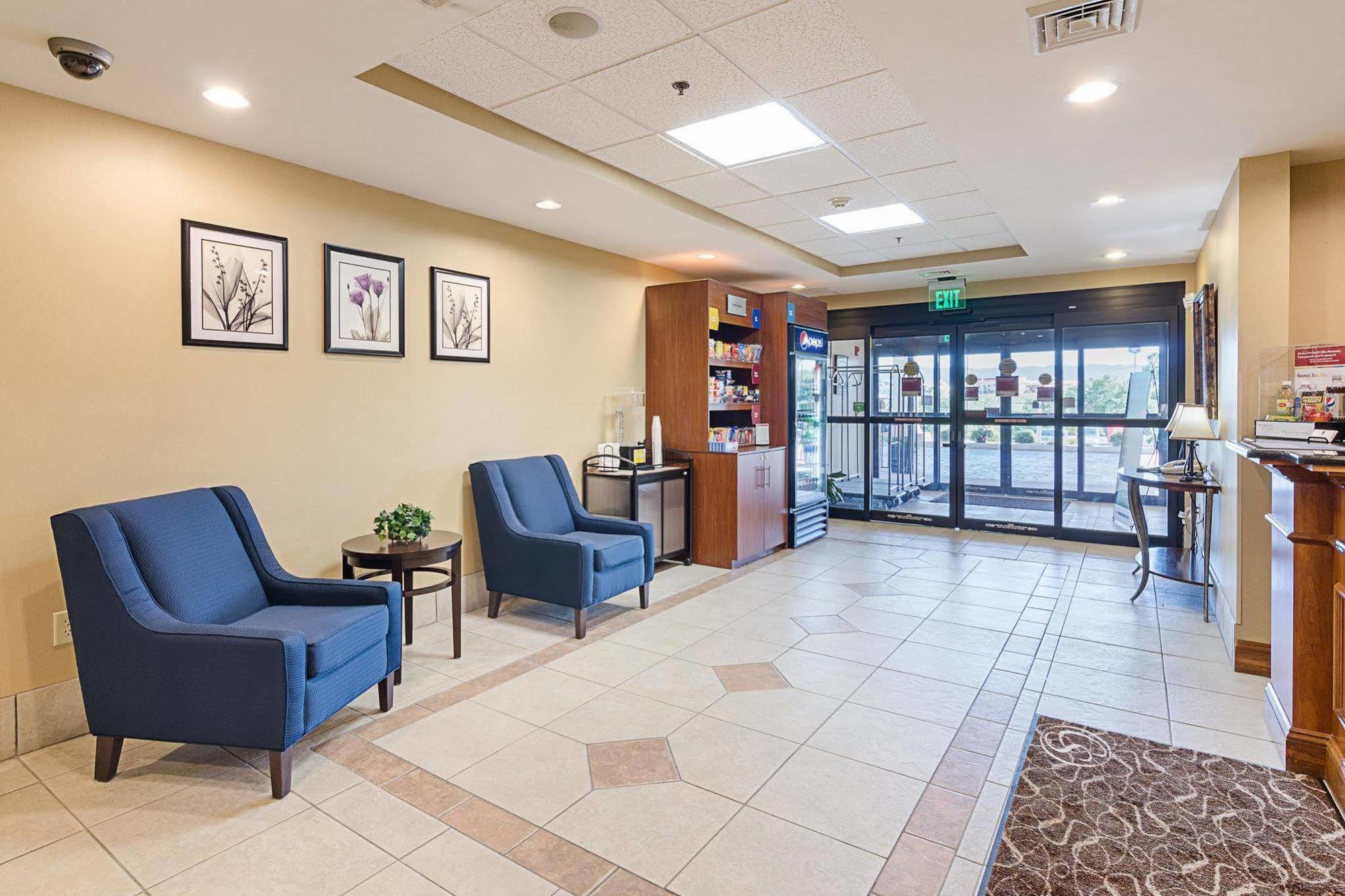 Comfort Suites Уитвил Екстериор снимка